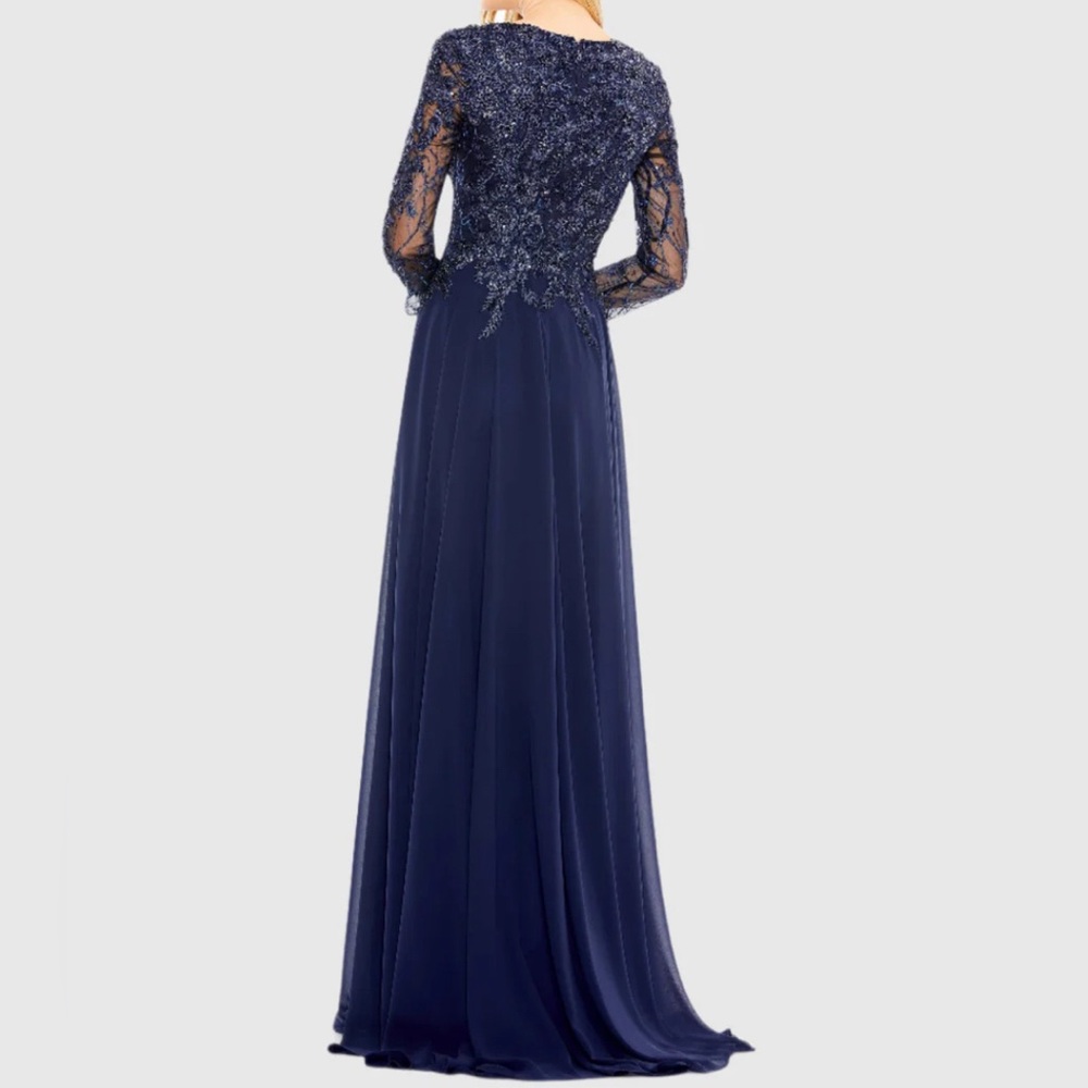 MAC DUGGAL
Blue Embellished Illusion V Neck Long Sleeve Gown size 6
